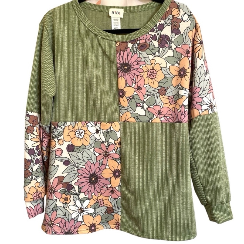 BiBi SAGE GREEN FLORAL RIBBED KNIT BLOCK PATTERN TOP SIZE
SMALL - Picture 4 of 8